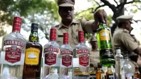 ভারতে ‘ভেজাল মদ’ পানে ৯ জনের মৃত্যু