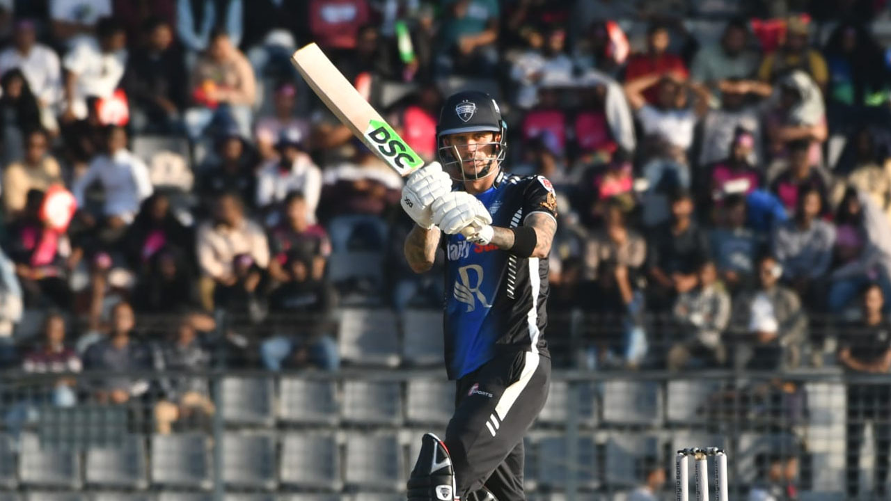 হেলসের সেঞ্চুরিতে হেসেখেলে জিতল রংপুর