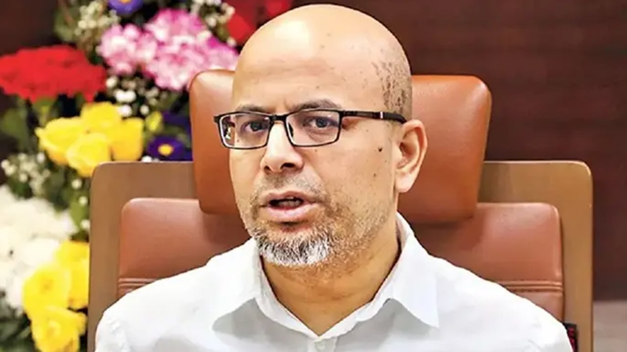 হঠাৎ দেশ ছাড়ার কারণ জানালেন প্রধান উপদেষ্টার বিশেষ সহকারী