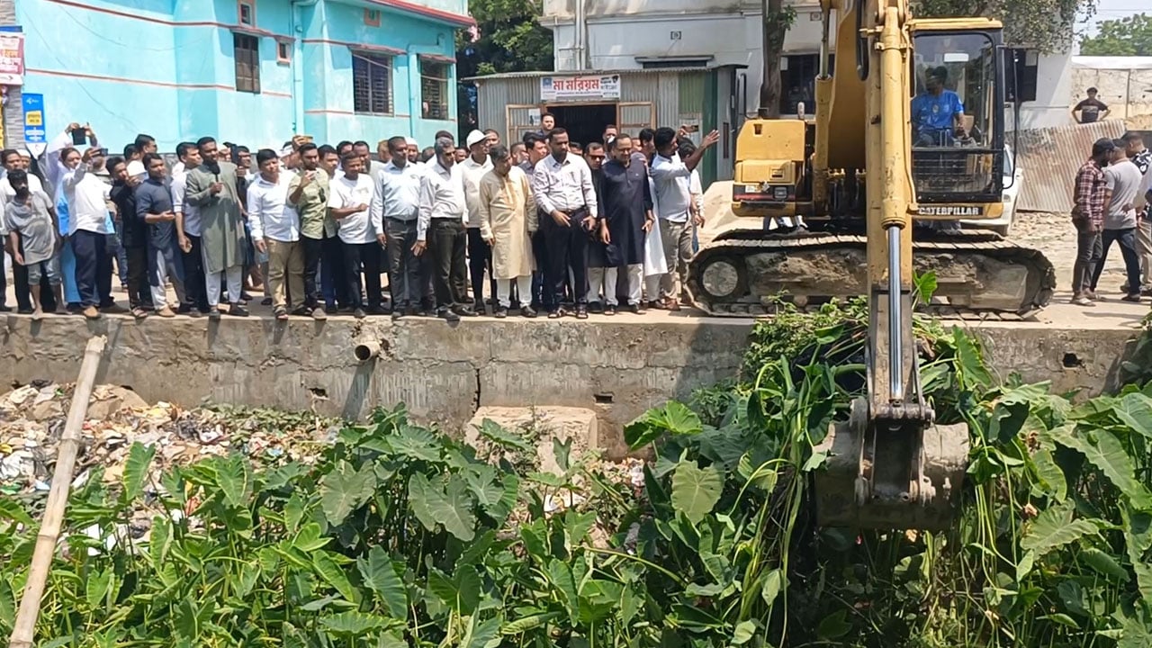নবীনগরে আলীয়াবাদ খালে পরিষ্কার-পরিচ্ছন্নতা শুরু