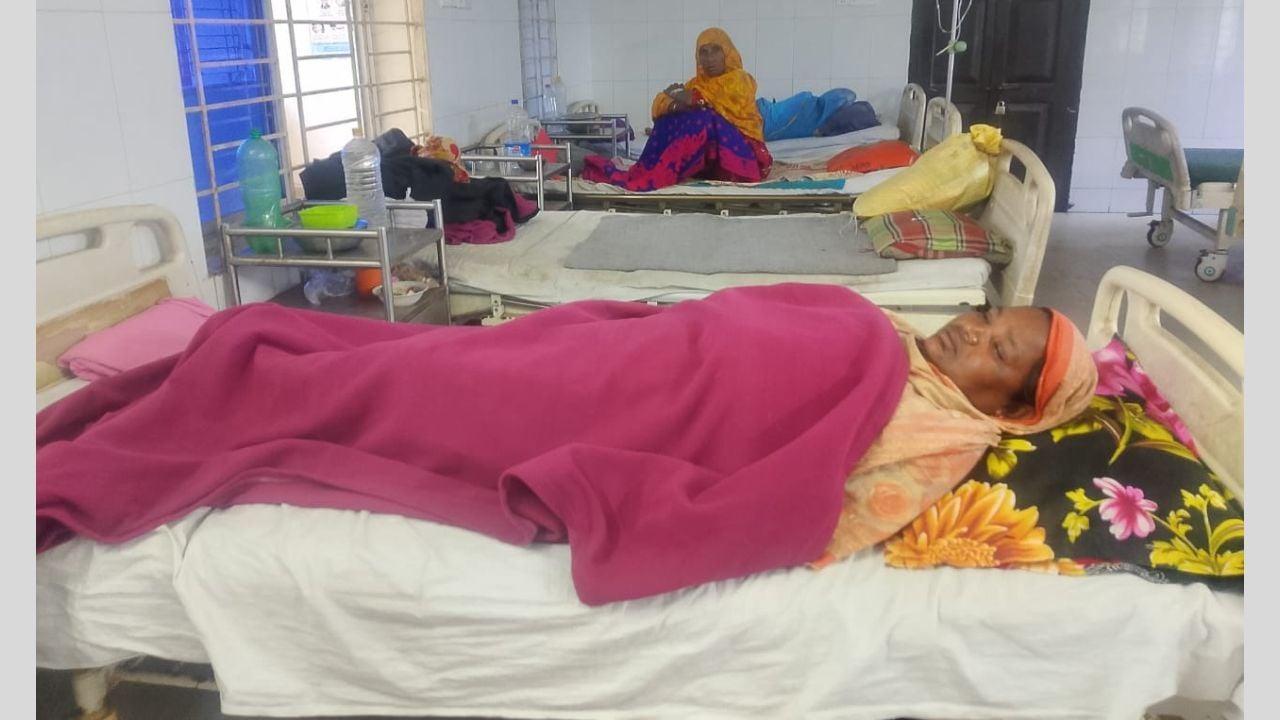 গঙ্গাচড়ায় আমার দেশ প্রতিনিধির বাড়িতে সন্ত্রাসী হামলা, বাবা-মাসহ আহত ৩