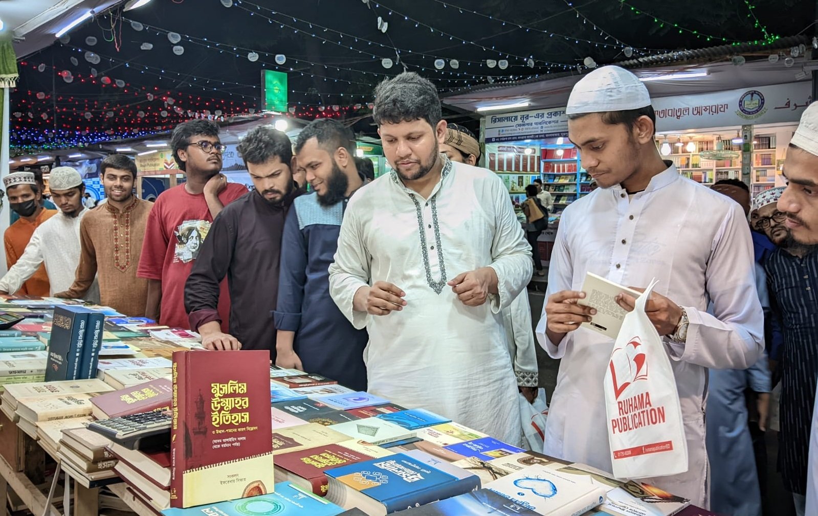 লেখক-পাঠকের মিলনমেলায় যোগ দিলেন তথ্য উপদেষ্টা