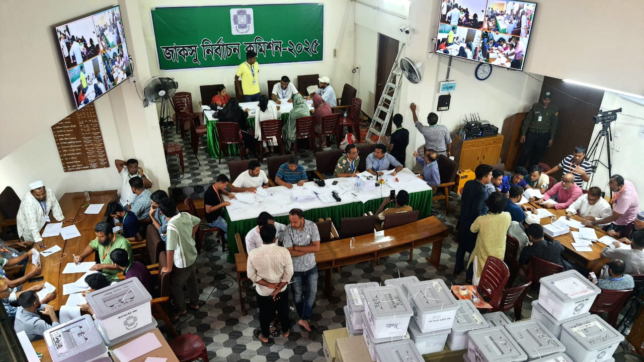 জাকসু নির্বাচন: ১৭ হল কেন্দ্রের ভোট গণনা শেষ