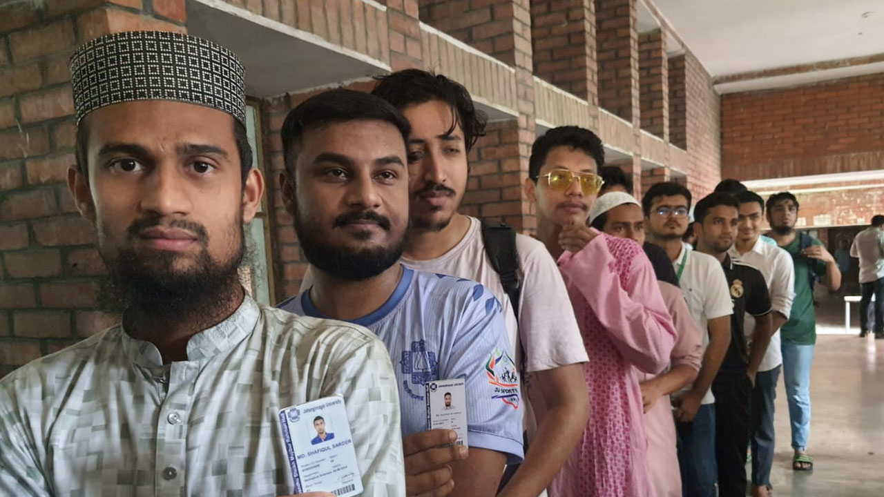 জাকসু নির্বাচন: শহীদ তাজউদ্দীন কেন্দ্রে ভোটগ্রহণ বন্ধ