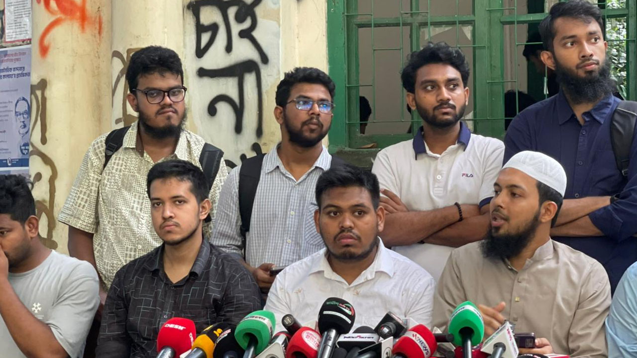 ডাকসু নির্বাচনে জিএস পদ থেকে কেন সরে দাঁড়ালেন, জানালেন মাহিন