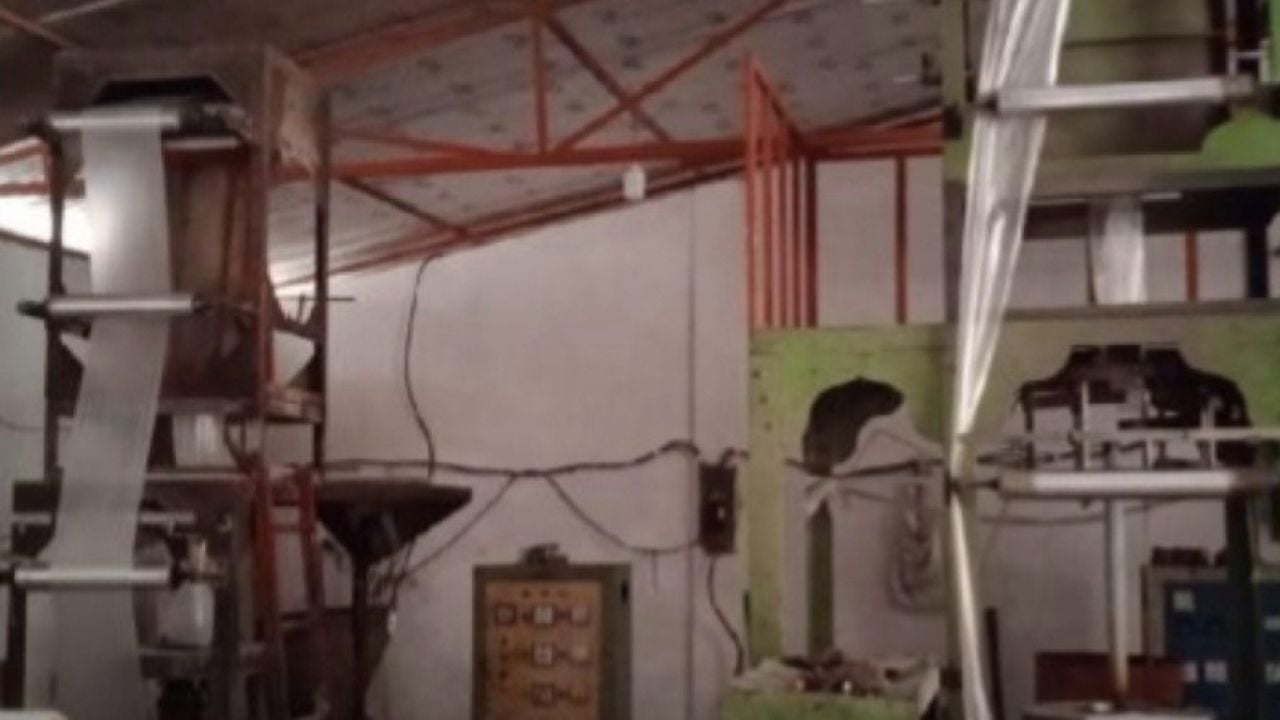 চাঁদপুরে আধুনিক যন্ত্রে সজ্জিত অবৈধ পলিথিন ফ্যাক্টরির সন্ধান