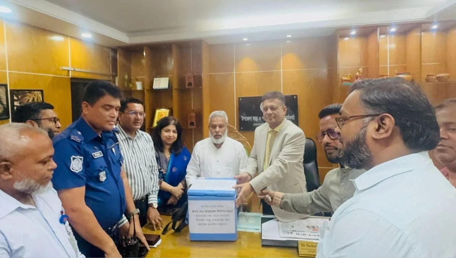 সোনারগাঁ হাসপাতালে এমপির ৬০০ ডোজ জলাতঙ্ক ভ্যাকসিন প্রদান