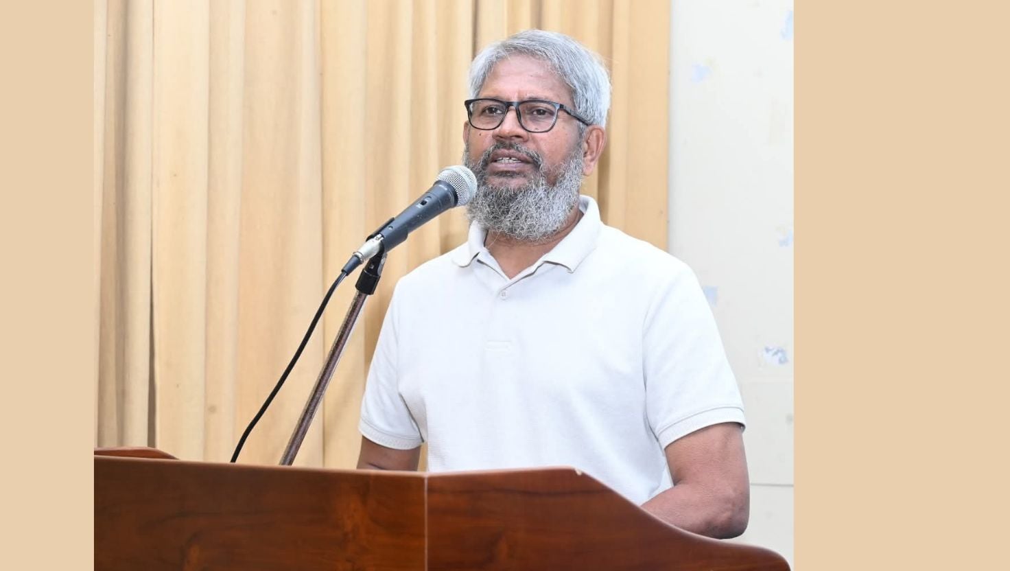 সরকার সিদ্ধান্ত নিলে দায়িত্ব ছেড়ে দেব : কুবি উপাচার্য