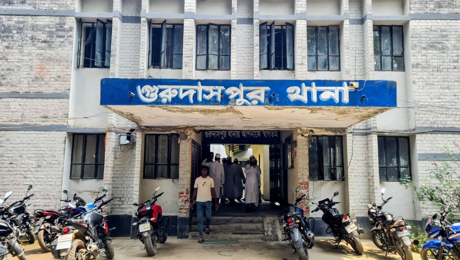 গুরুদাসপুরে আইনশৃঙ্খলার অবনতি, ২০ দিনে ৭টি ঘটনায় গ্রেপ্তার ৬
