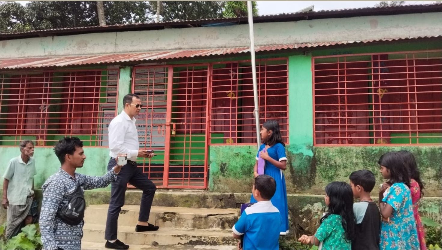 আকস্মিক পরিদর্শনে এমপি, তিন বিদ্যালয়ে মিলল না শিক্ষক