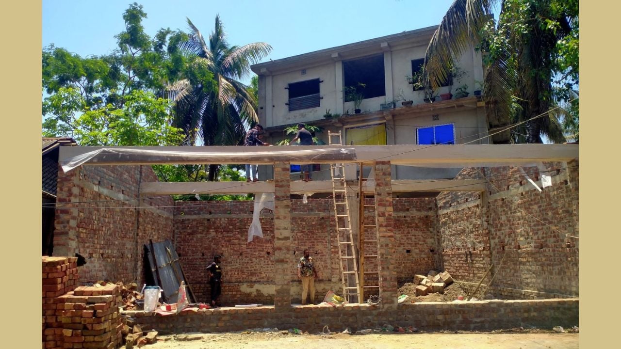 আদালতের নিষেধাজ্ঞা অমান্য, প্রভাব খাটিয়ে বিএনপি নেতার জমি দখল