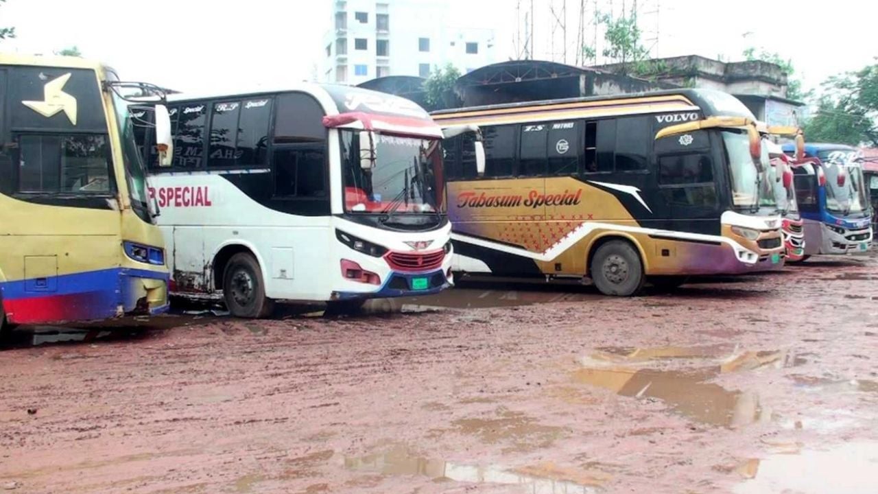 রাজশাহী থেকে সারাদেশে বাস যোগাযোগ বন্ধ