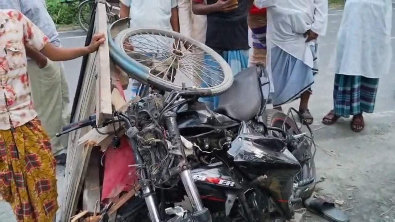 শিবচরে মোটরসাইকেল ও ভ্যানের সংঘর্ষে নিহত ১
