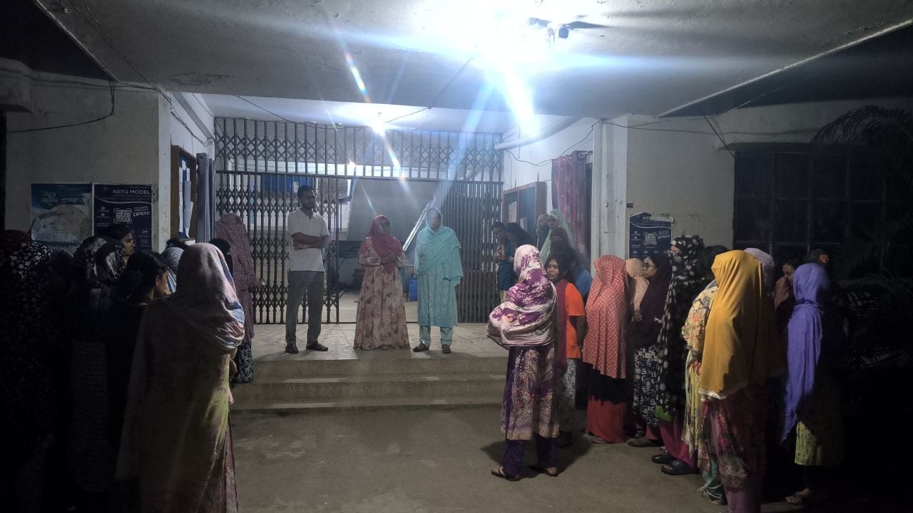 ছাত্রী হলে আপত্তিকর চিত্র অঙ্কন, মধ্যরাতে উত্তাল নোবিপ্রবি