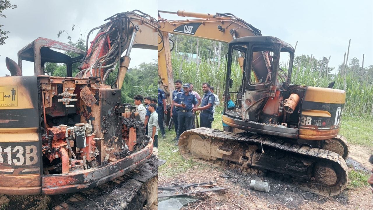 গুইমারায় চাঁদার জন্য খাল খননের স্কেভেটর পুড়িয়ে দিয়েছে পাহাড়ি সন্ত্রাসীরা
