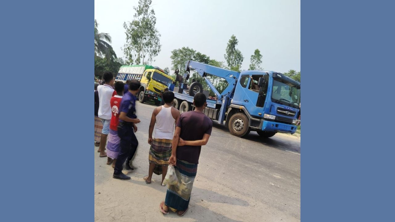 নবাবগঞ্জে ট্রাক চাপায় শিশুর মৃত্যু