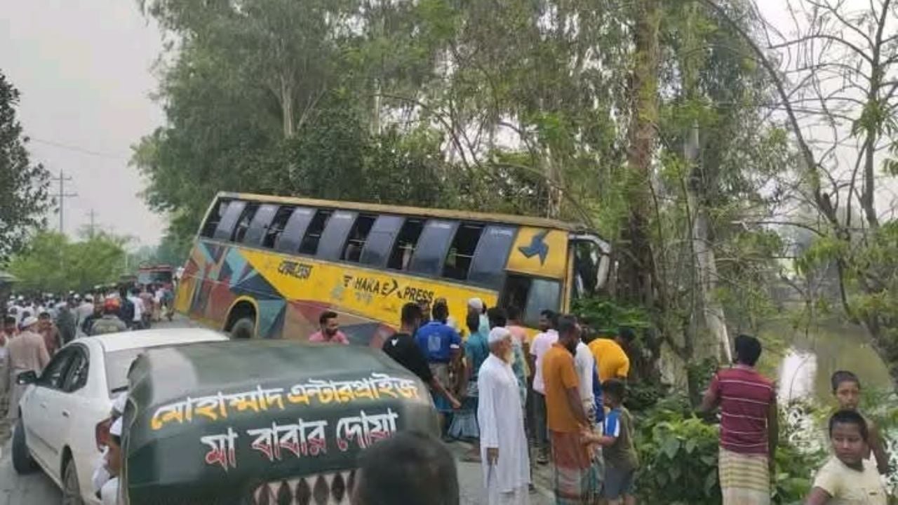 সিরাজগঞ্জে বাস-অটোভ্যানের সংঘর্ষে স্বামী-স্ত্রীসহ নিহত ৩