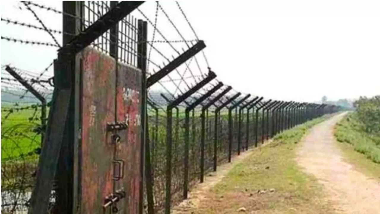 পোরশা সীমান্তে পুশইন ঠেকাল বিজিবি ও স্থানীয় জনতা