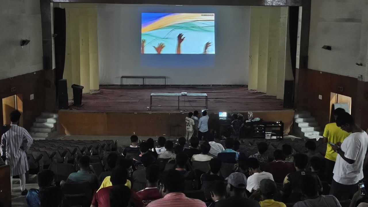 বিশ্বকাপ উৎসব: রুয়েটে বড় পর্দায় সরাসরি সম্প্রচার