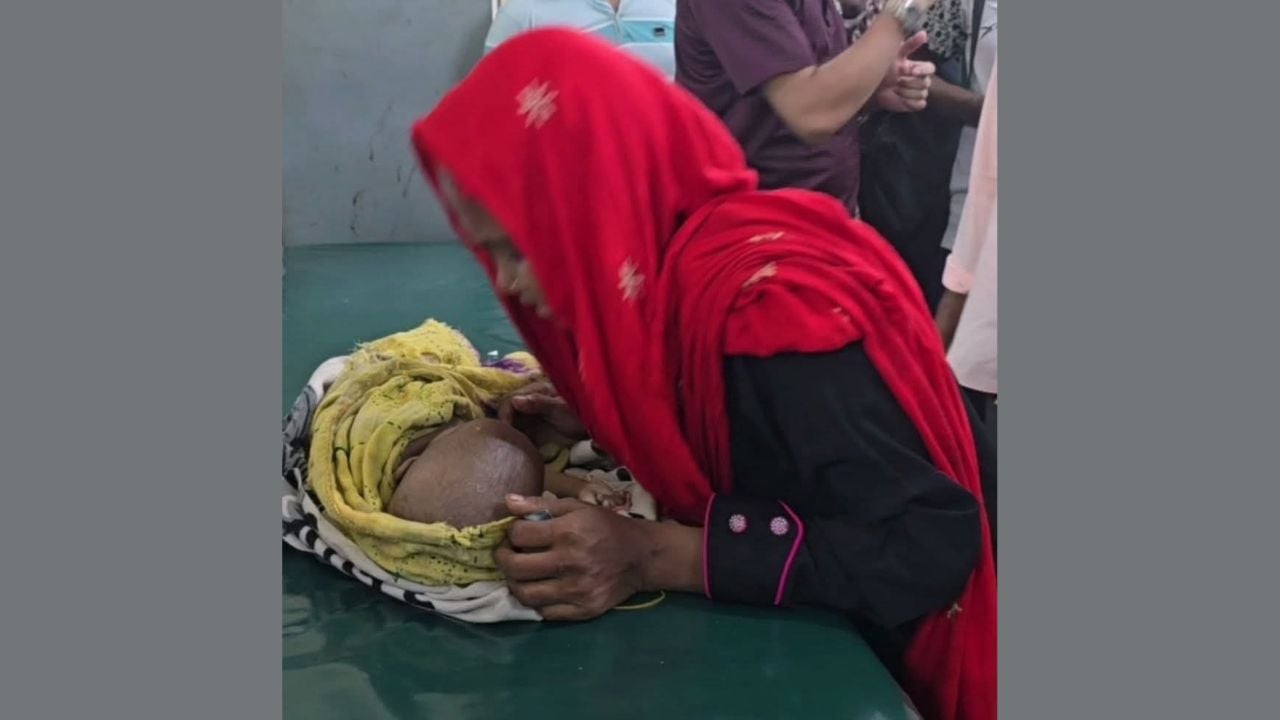 ফেনীতে সন্তানকে আছাড়ে মারল মাদকাসক্ত পিতা
