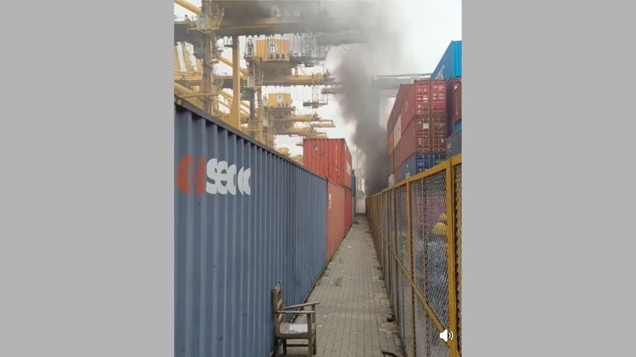 চট্টগ্রাম বন্দরে ক্রেনে আগুন, নিয়ন্ত্রণে ফায়ার সার্ভিস