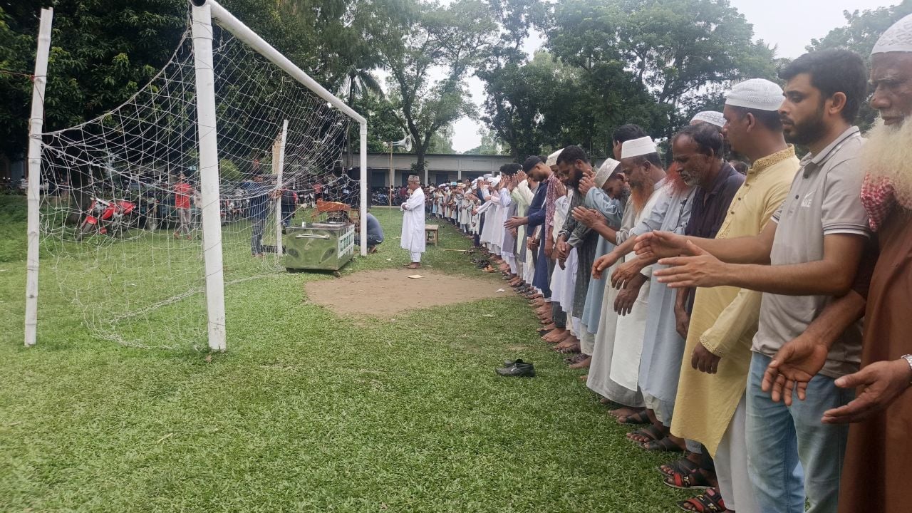 বাবার ইমামতিতে শিবির নেতার দাফন সম্পন্ন