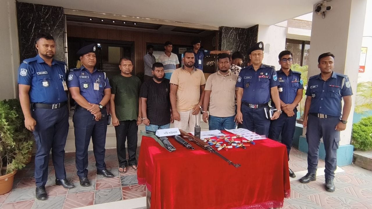 নিরাপত্তাকর্মীর চাকরির লোভ দেখিয়ে ঢাকায় এনে অস্ত্র লুট