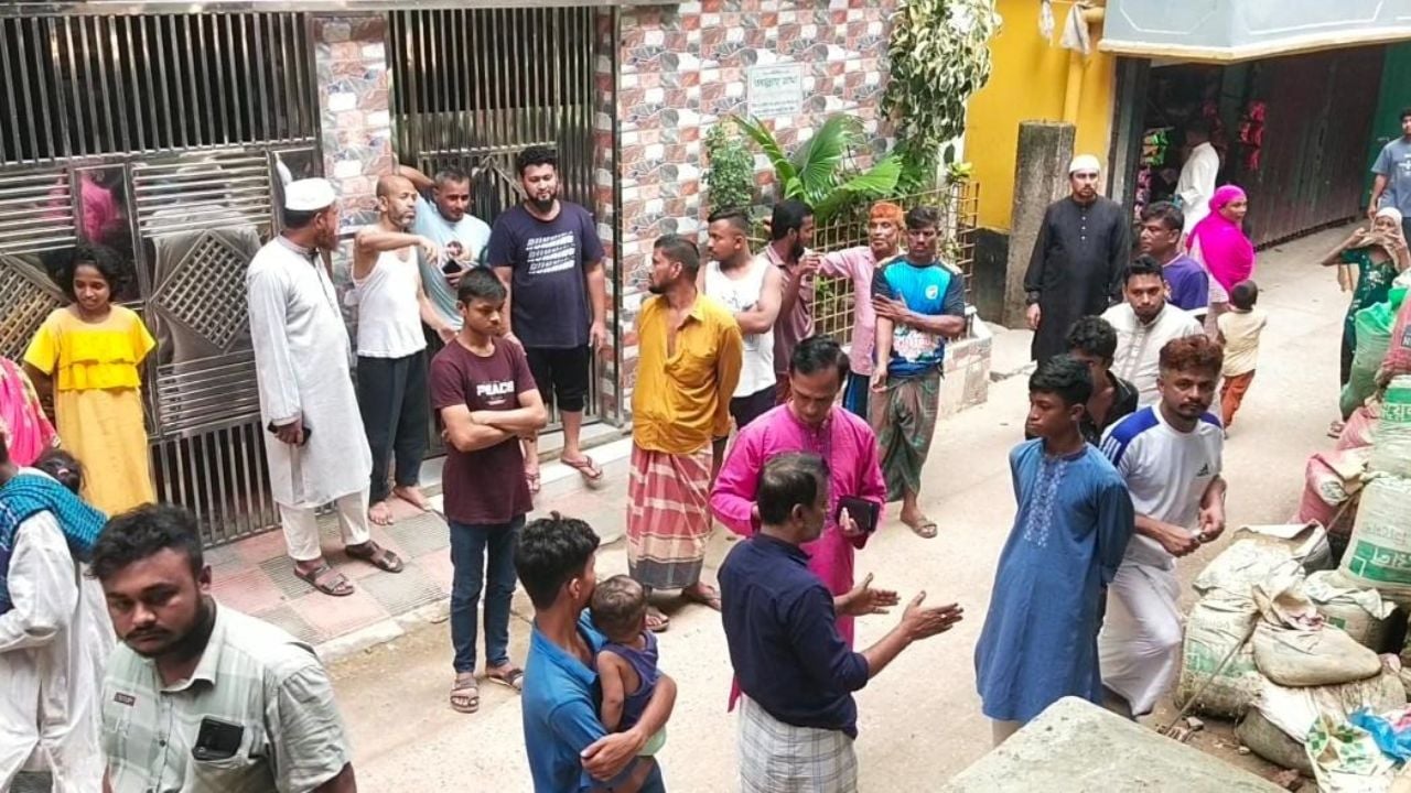 চট্টগ্রামে সেপটিক ট্যাংক পরিষ্কার করতে নেমে ৪ শ্রমিকের মৃত্যু