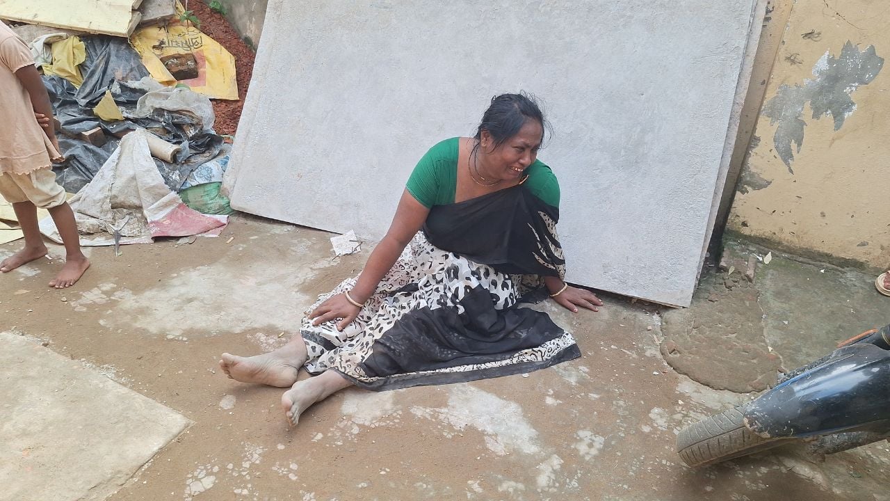 সেফটিক ট্যাংক থেকে মিস্ত্রিকে তুলতে গিয়ে শালা-দুলাভাইয়ের মৃত্যু