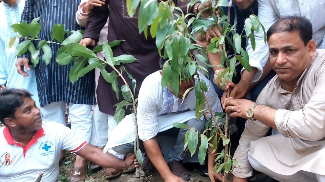 গাছও আমাদের বাঁচার জন্য অপরিহার্য: এমপি খোকন তালুকদার