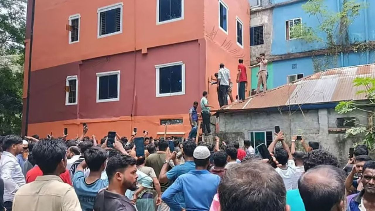 গণপিটুনিতে নিহত অন্তরের লাশ স্বজনদের কাছে হস্তান্তর