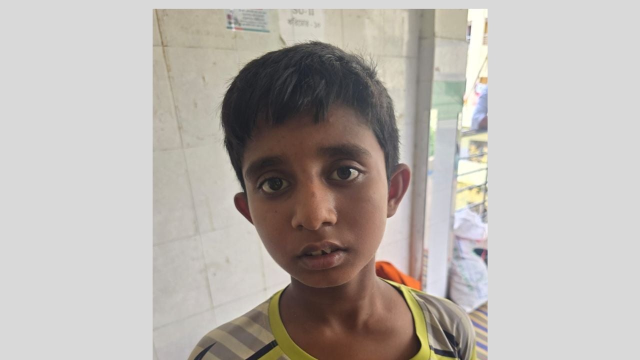 গোদাগাড়ীতে শিক্ষকের প্রহারে দাঁত ভেঙে গেল শিক্ষার্থীর