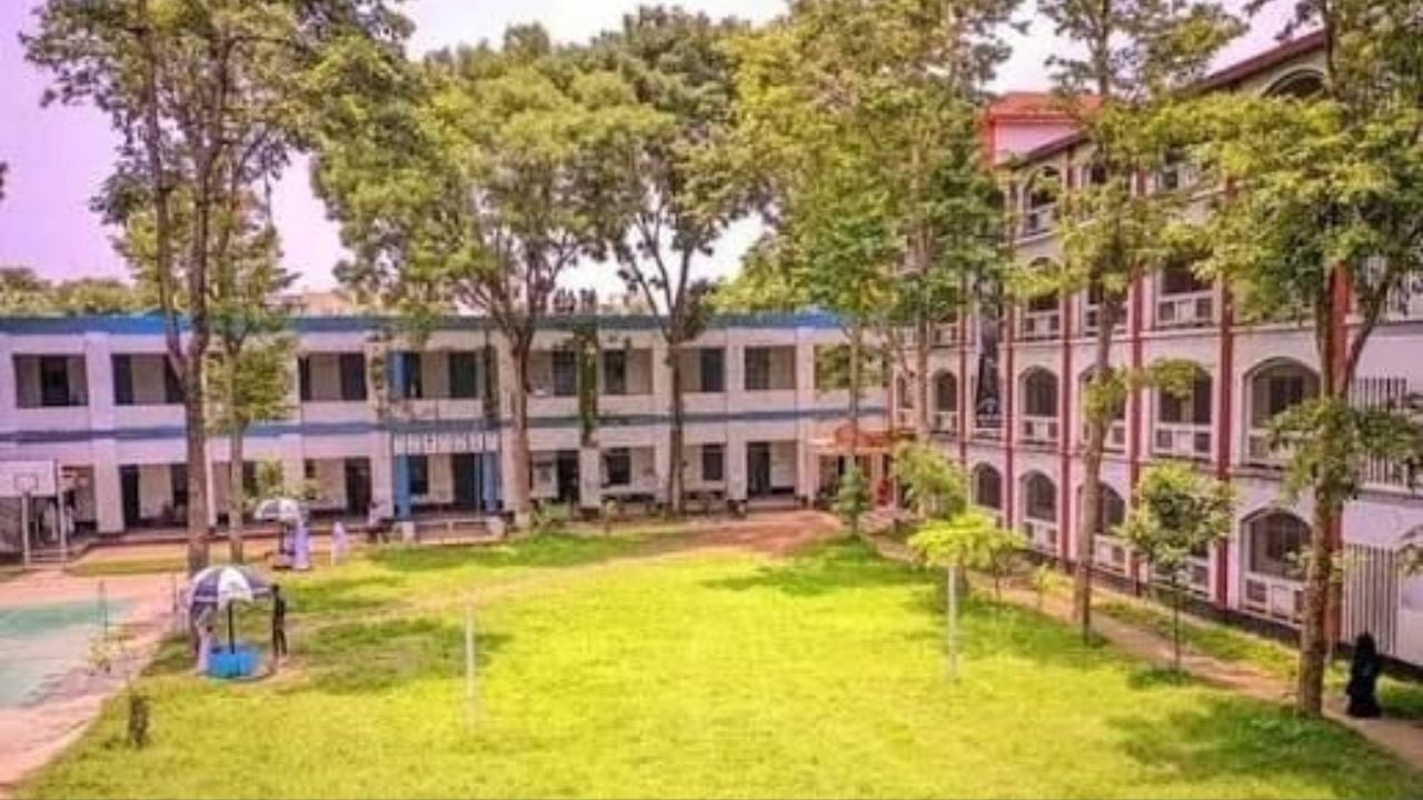 পুরোনো প্রশ্নপত্রে এইচএসসি পরীক্ষা নেওয়ায় দুই শিক্ষককে অব্যাহতি