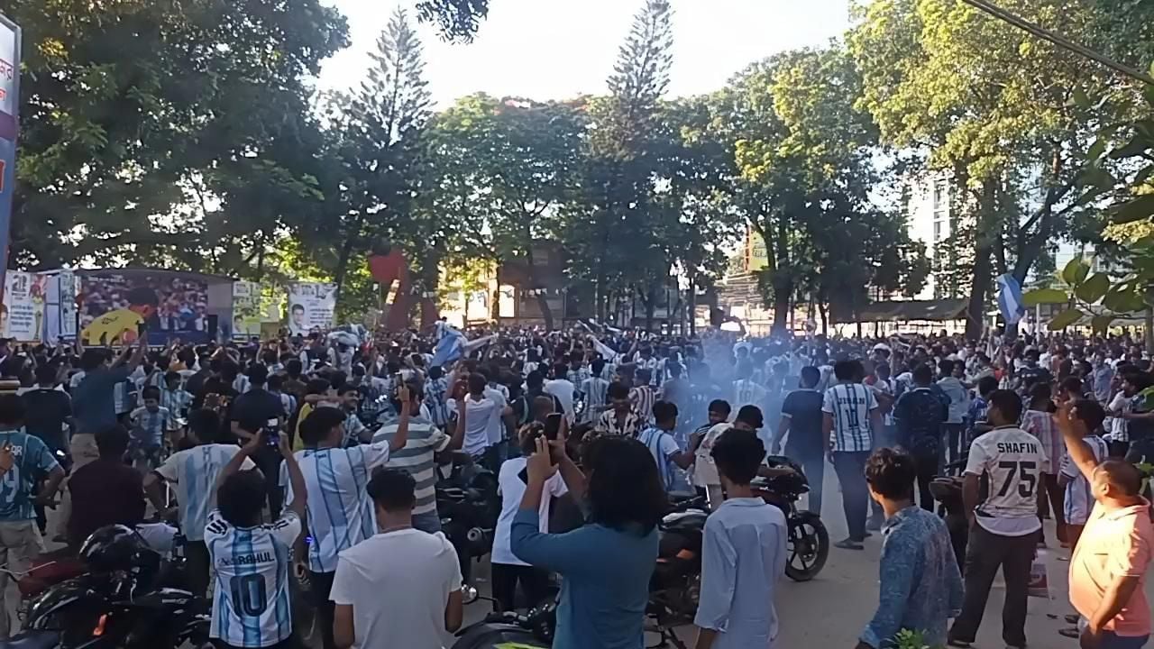 শেষ মুহূর্তে আর্জেন্টিনার জয়, রংপুরে বাঁধভাঙ্গা উল্লাস