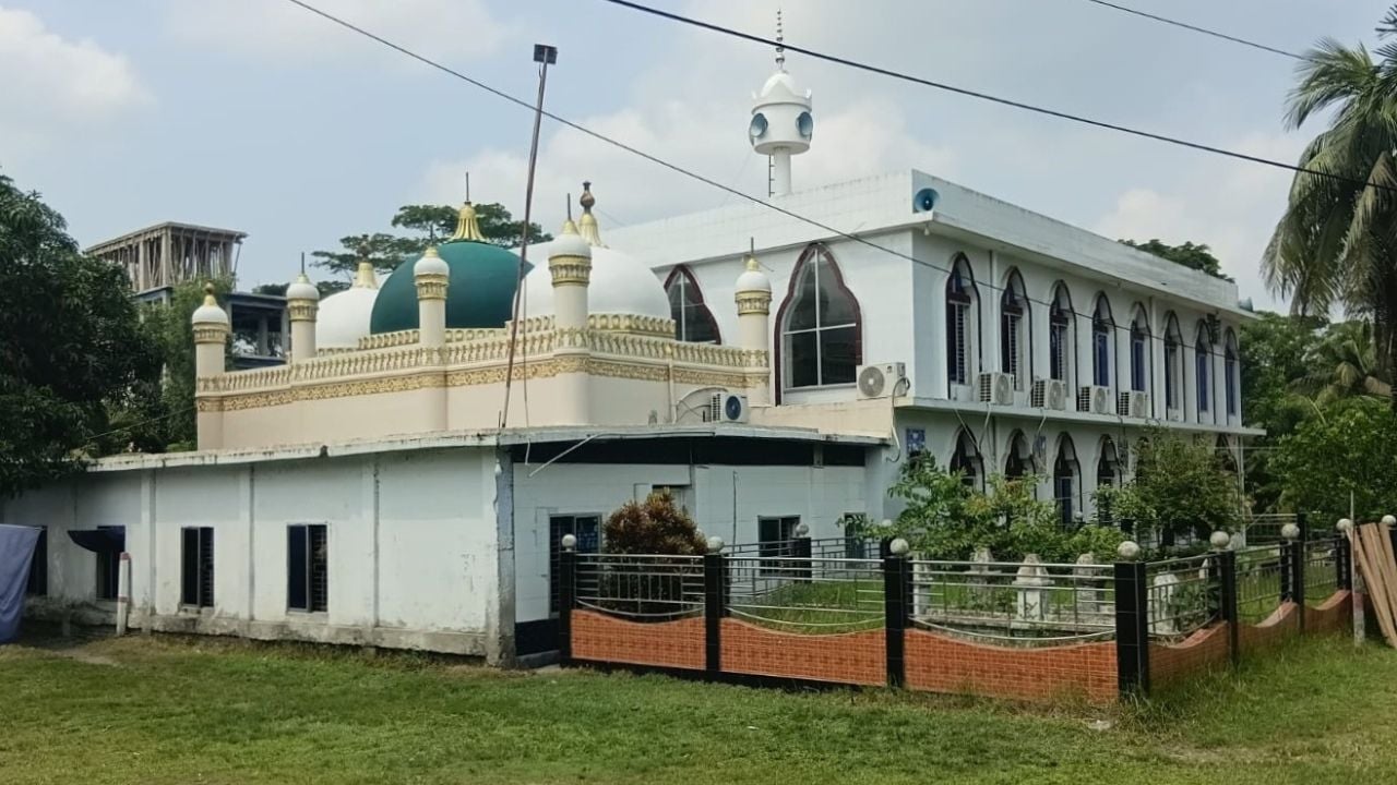ইতিহাসের নিদর্শন বাকেরগঞ্জের মুগা খান জামে মসজিদ
