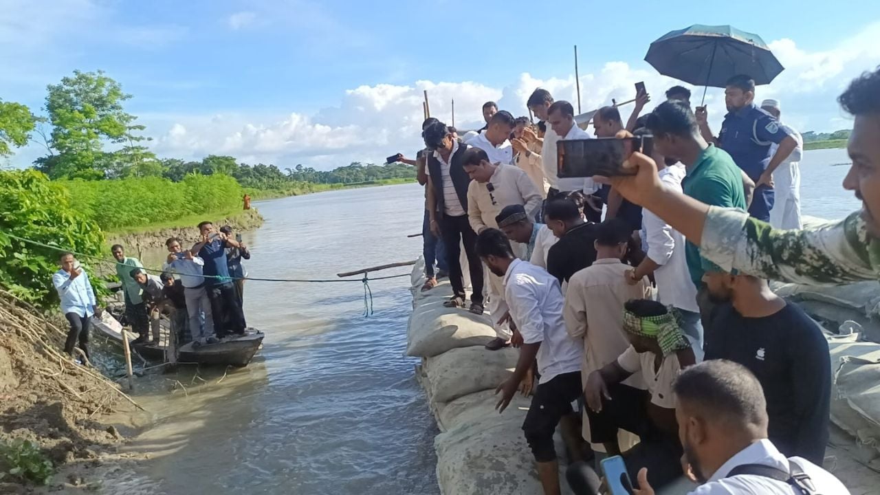 নদীভাঙন রোধে মানুষের পাশে থাকাই আমার কর্তব্য: এমপি খোকন তালুকদার