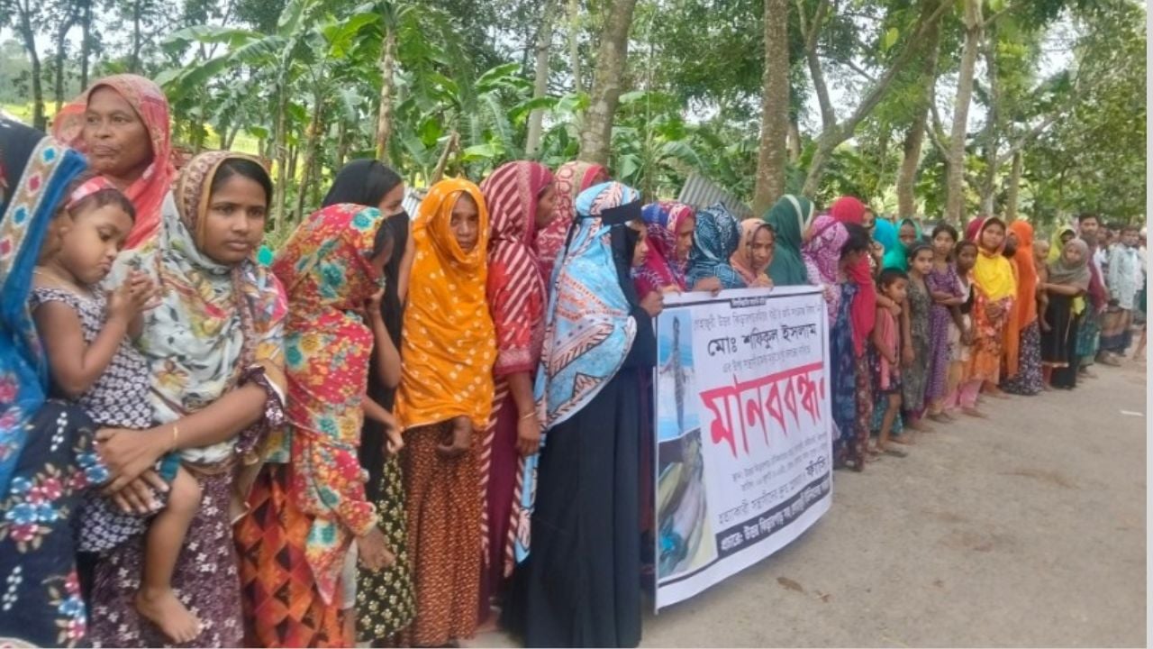 কটিয়াদীতে প্রবাসীর হত্যাকারীদের শাস্তির দাবিতে মানববন্ধন