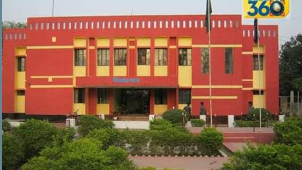 বীরগঞ্জে পিকআপের ধাক্কায় মা-ছেলে নিহত, বাবা আহত