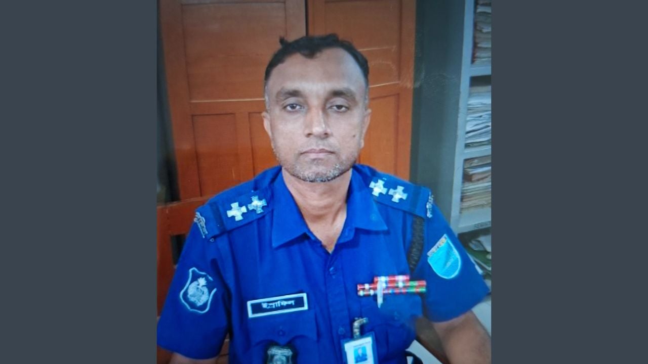 পুলিশের ঘুষ গ্রহণের ভিডিও ভাইরাল, লাইনে সংযুক্ত