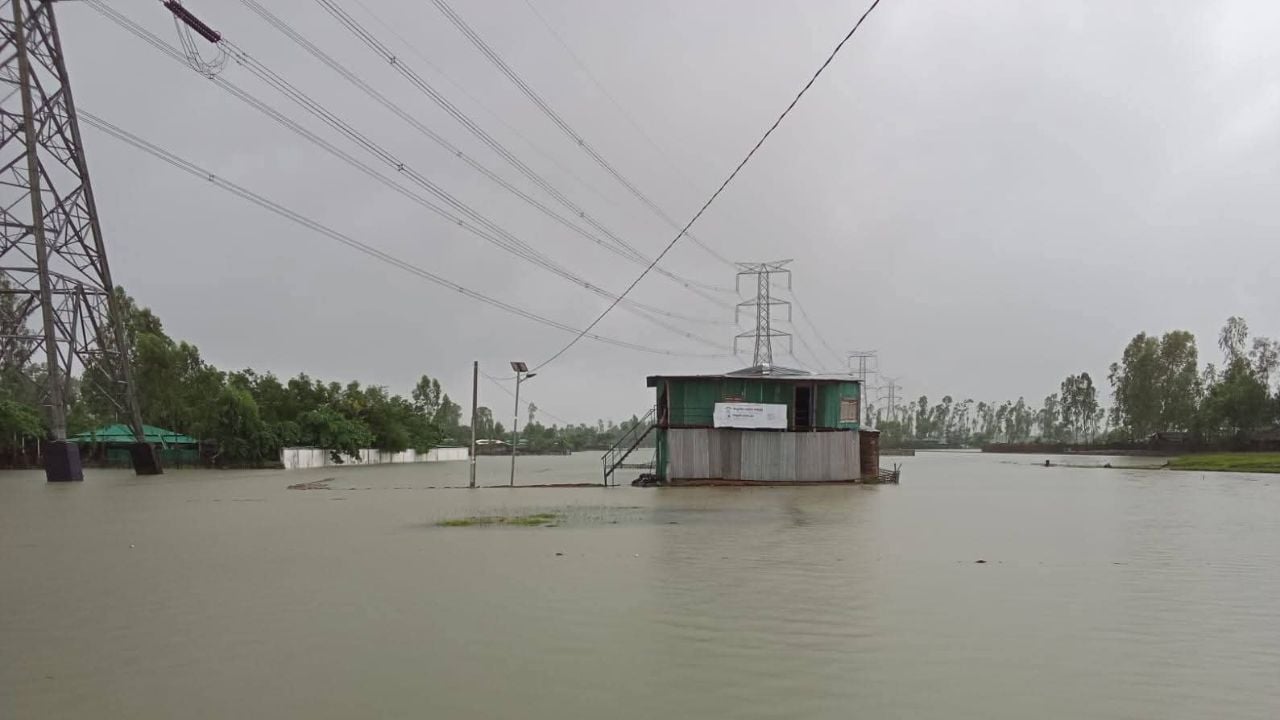 বাঁশখালীতে ২০ হাজার মানুষ পানিবন্দি, ভারি বর্ষণ