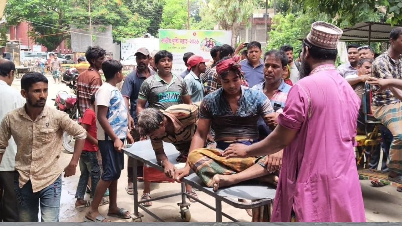 গাংনীতে গরুবোঝাই ‘লাটা হাম্বার’ উল্টে নিহত ১, আহত ১০