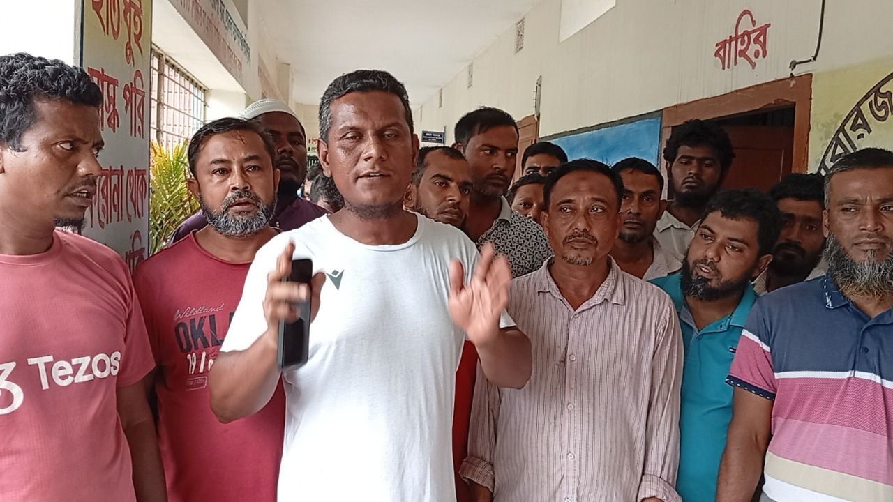 ভাঙ্গায় বকেয়া বেতনের দাবিতে নৈশ প্রহরীদের বিক্ষোভ তালা
