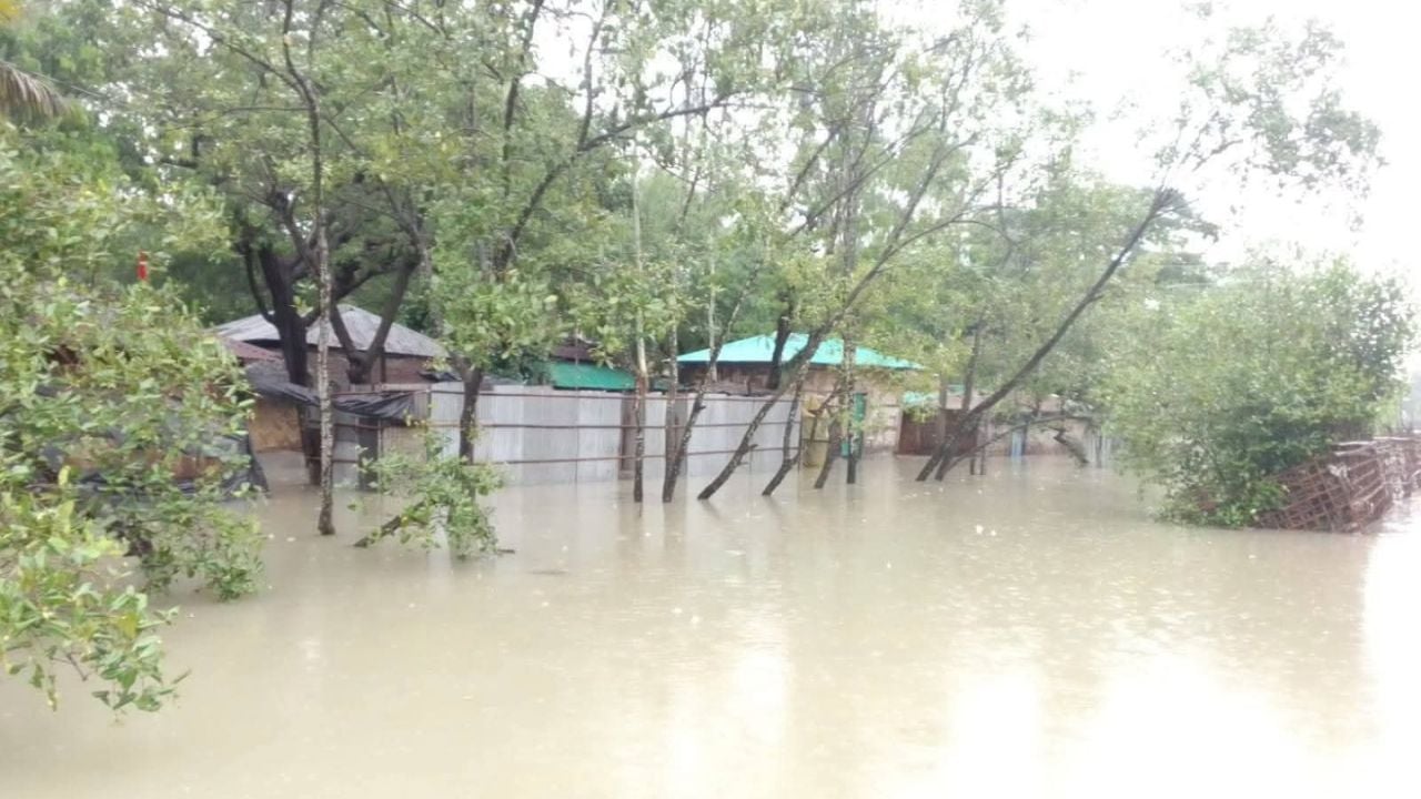 বাঁশখালীতে পানিবন্দি ২০ হাজার মানুষের হাহাকার