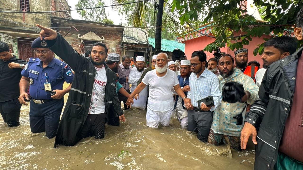 বিপন্ন মানুষের পাশে দাঁড়াতে এসেছি : জামায়াত আমির