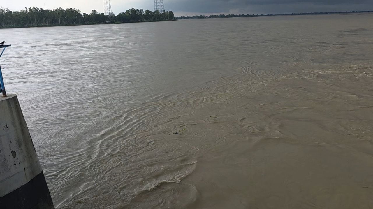 ভারতের উজান থেকে প্রবল গতিতে ধেয়ে আসছে পানি