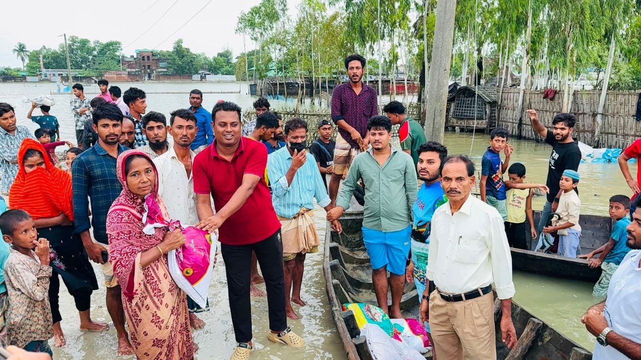 ‍বন্যায় বিপর্যস্ত পেকুয়া, চুলায় জ্বলছে না আগুন
