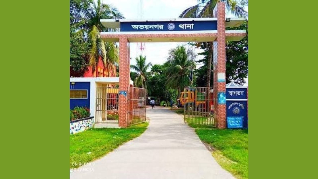 অভয়নগরে ট্রাকের ধাক্কায় মোটরসাইকেল চালকের মৃত্যু, সহকর্মী আহত