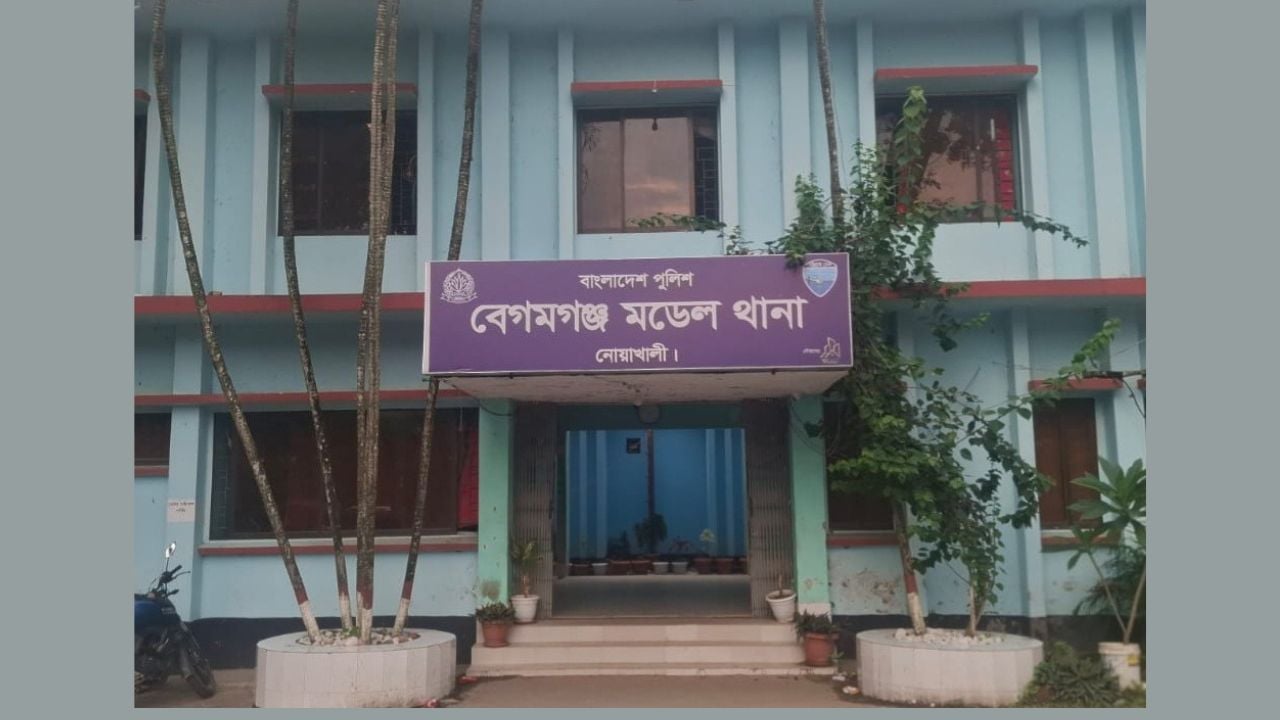নোয়াখালীতে আলমারি খুলতেই বিষাক্ত সাপের দংশন, প্রাণ গেল গৃহবধূর
