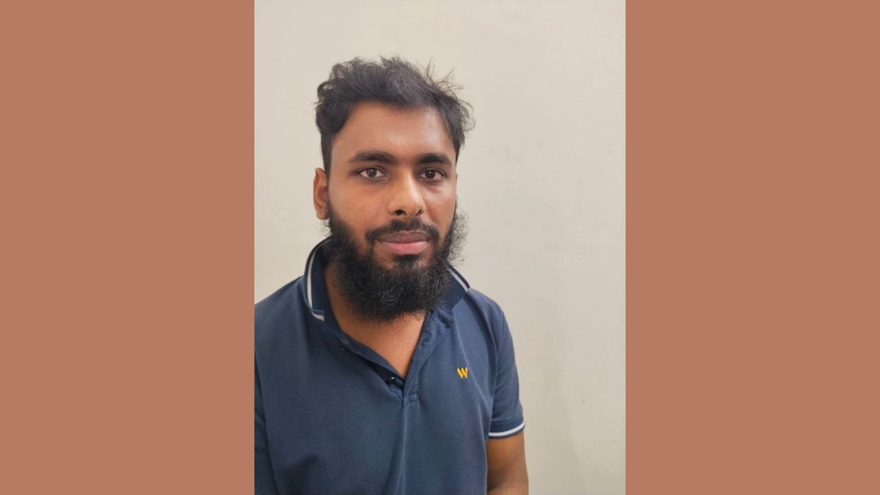 ৩০ মামলার পলাতক আসামি ইয়াবা ও চাপাতিসহ গ্রেপ্তার