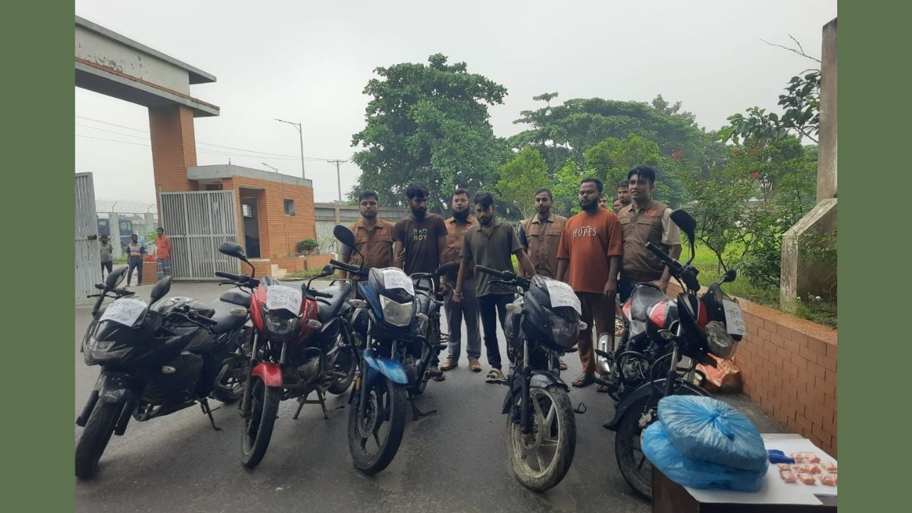 চোরের আস্তানায় ডিবির হানা, ৫ মোটরসাইকেলসহ মাদক জব্দ